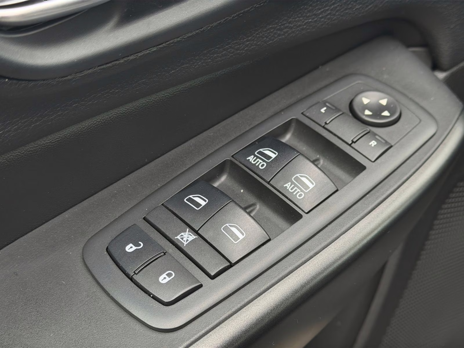 2019 Granite Crystal Metallic Clearcoat Jeep Cherokee Trailhawk 4X4 SUV