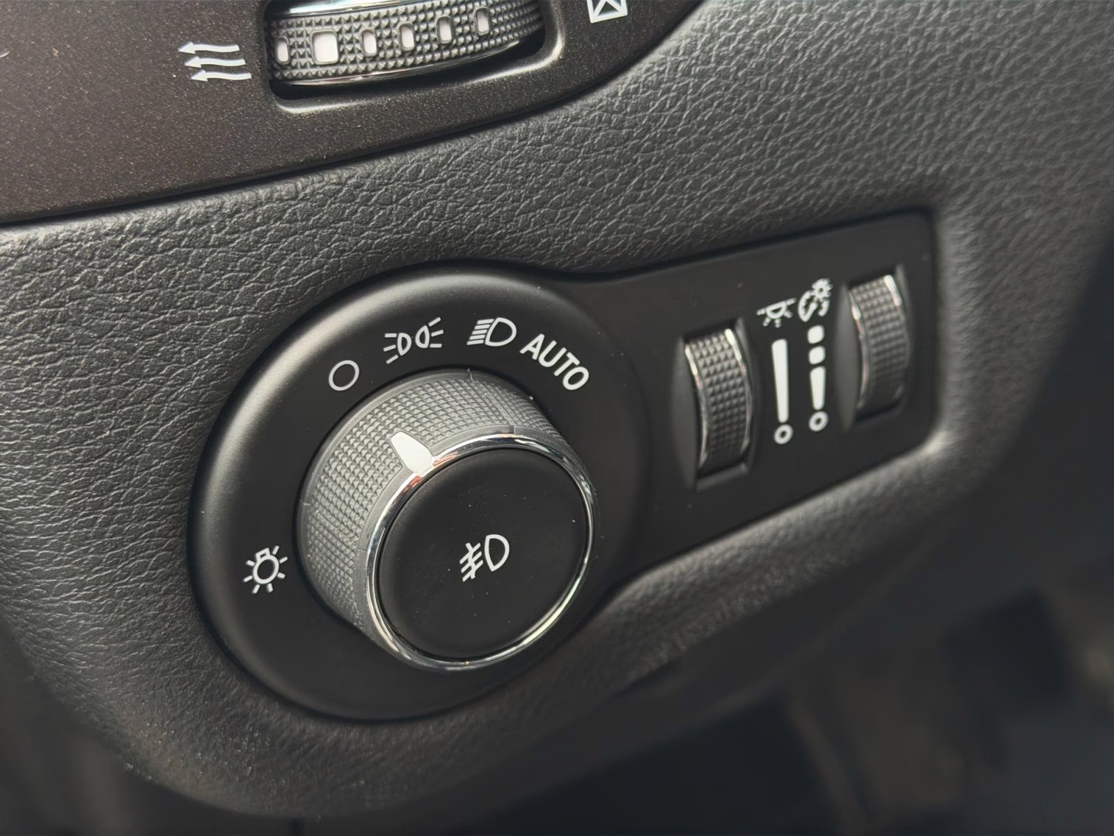 2019 Granite Crystal Metallic Clearcoat Jeep Cherokee Trailhawk 4X4 SUV