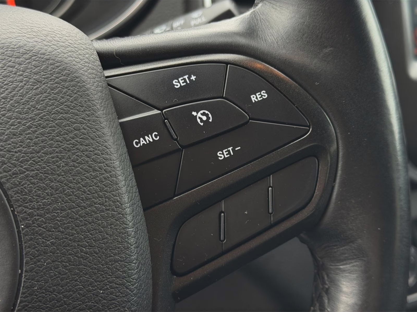 2019 Granite Crystal Metallic Clearcoat Jeep Cherokee Trailhawk 4X4 SUV