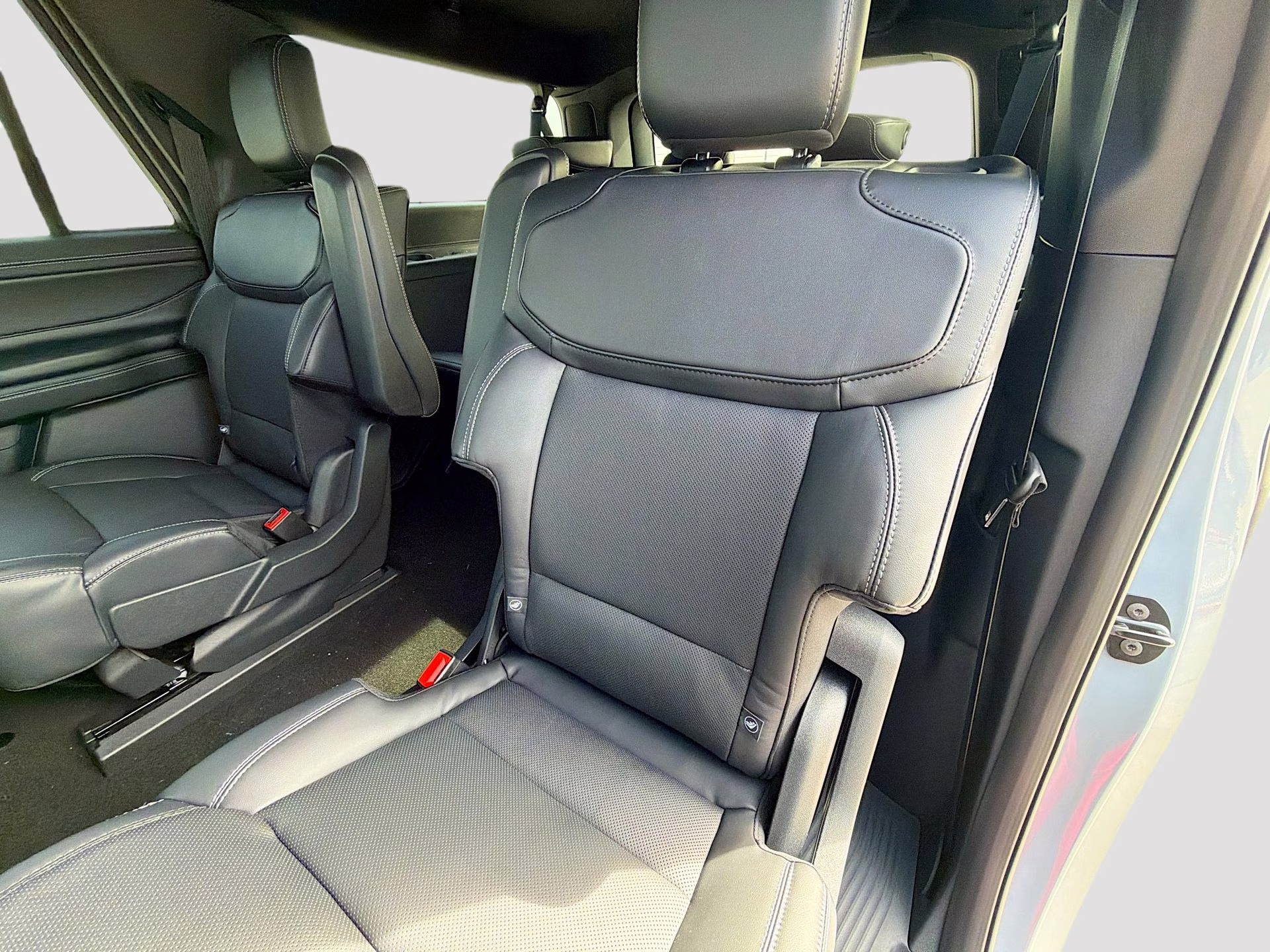 2026 Glacier Gray Metallic Tri-Coat Ford Expedition Max Platinum 4X4 SUV