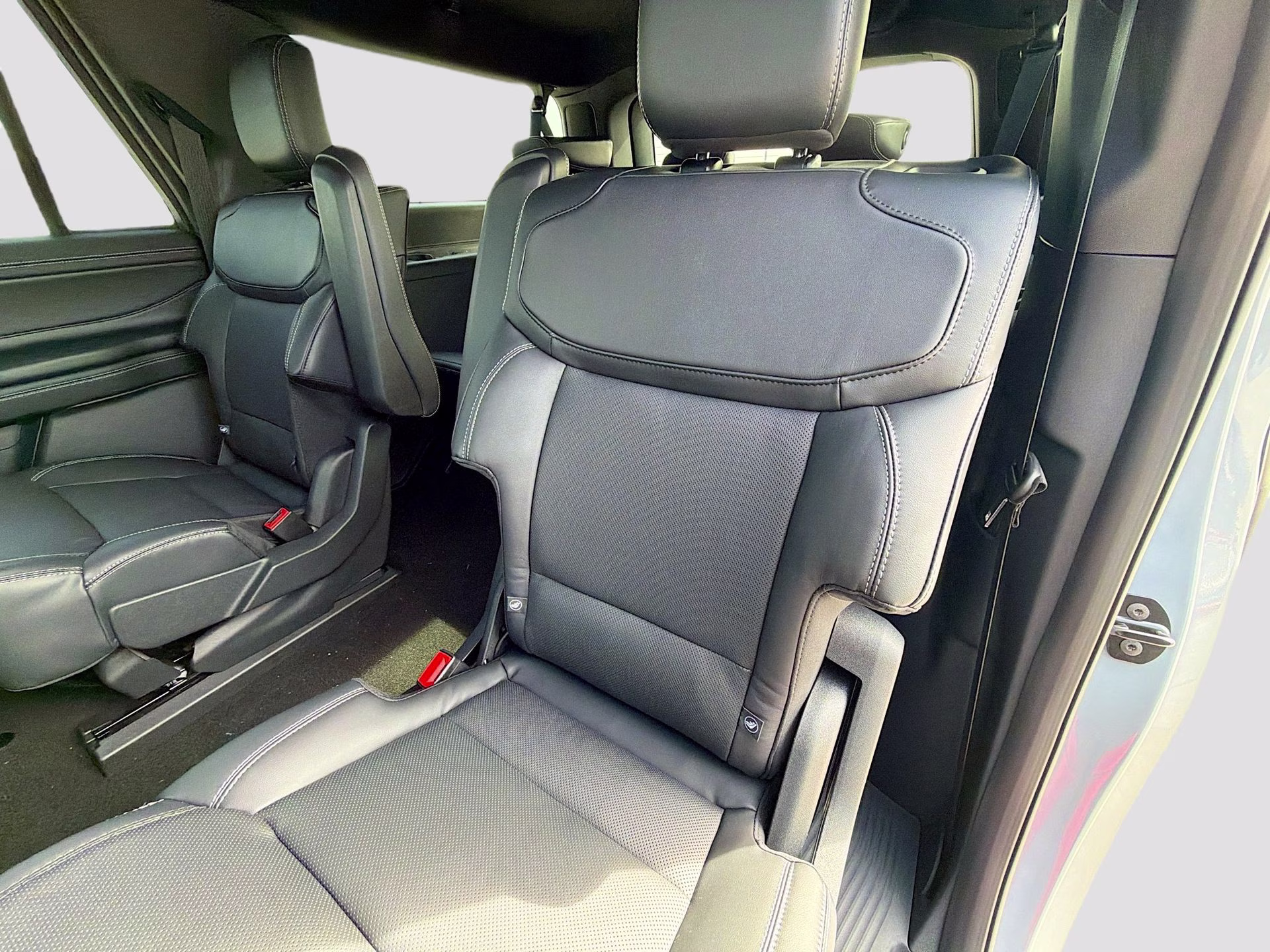 2026 Glacier Gray Metallic Tri-Coat Ford Expedition Max Platinum 4X4 SUV