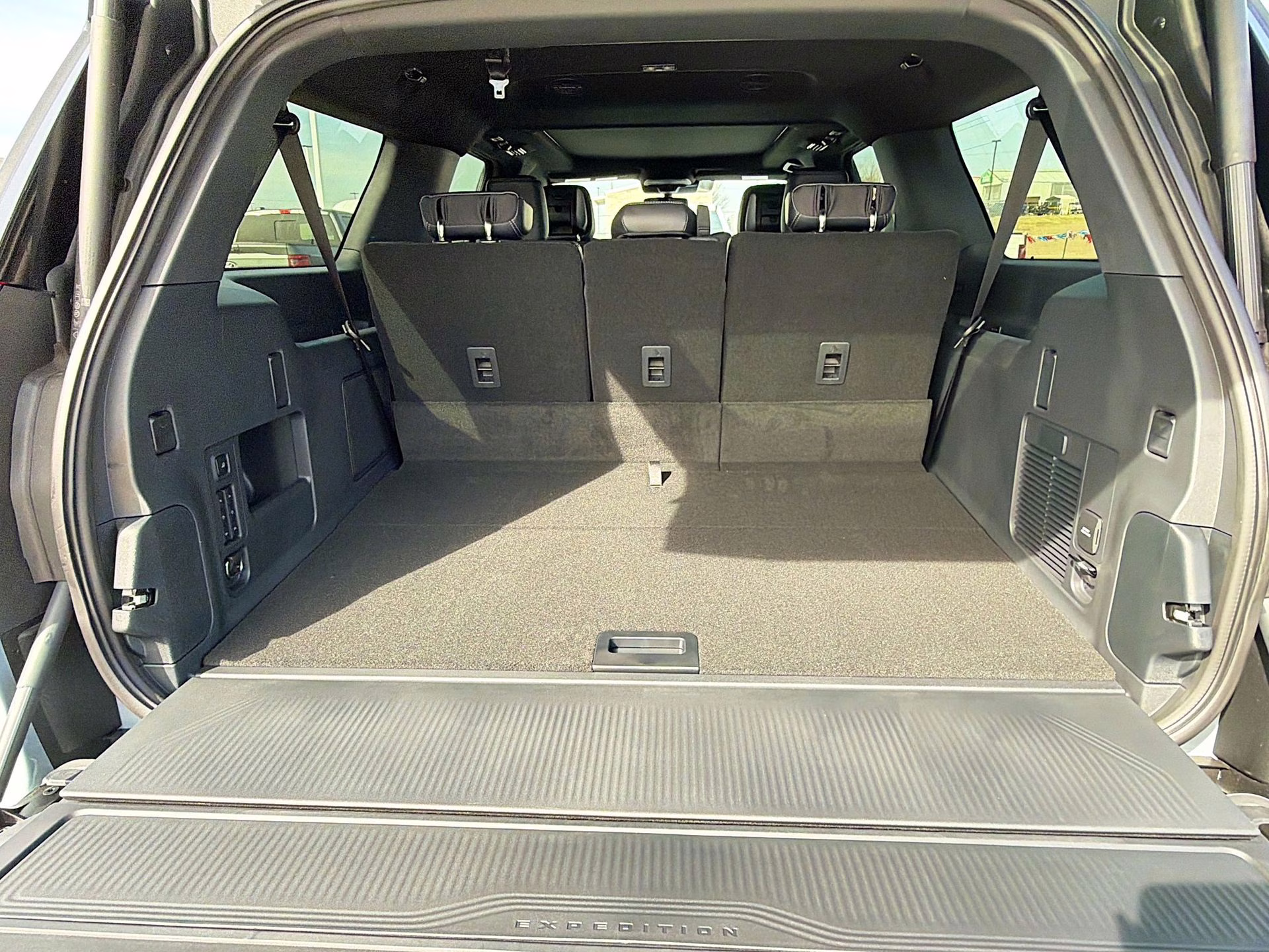 2026 Glacier Gray Metallic Tri-Coat Ford Expedition Max Platinum 4X4 SUV