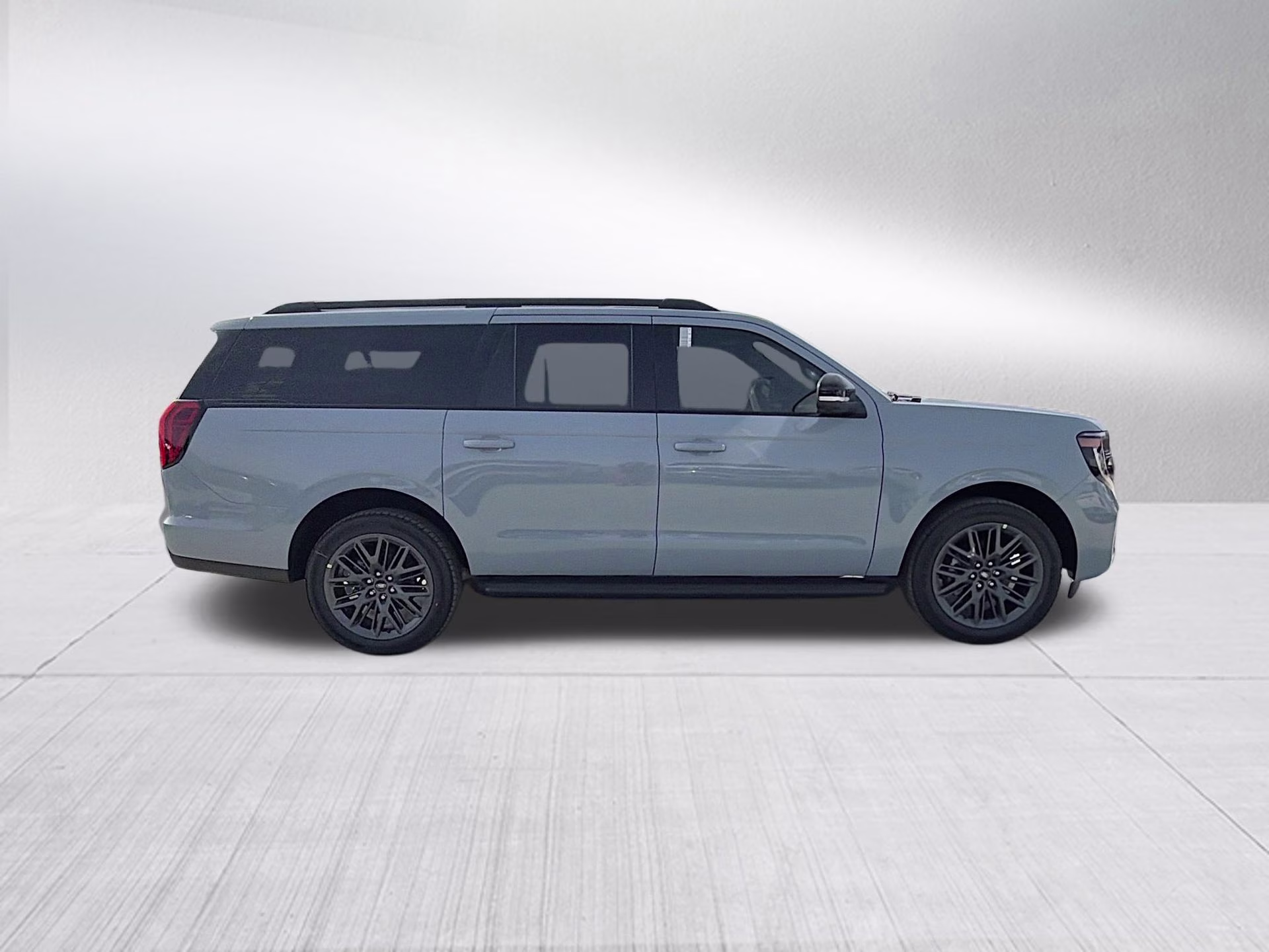 2026 Glacier Gray Metallic Tri-Coat Ford Expedition Max Platinum 4X4 SUV