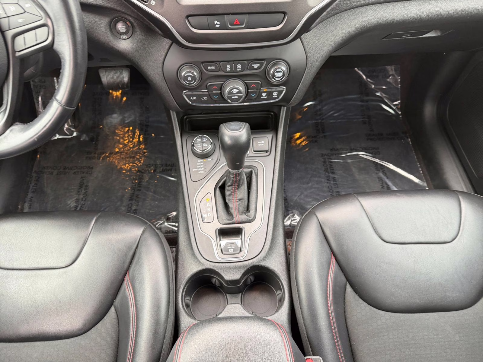 2019 Granite Crystal Metallic Clearcoat Jeep Cherokee Trailhawk 4X4 SUV