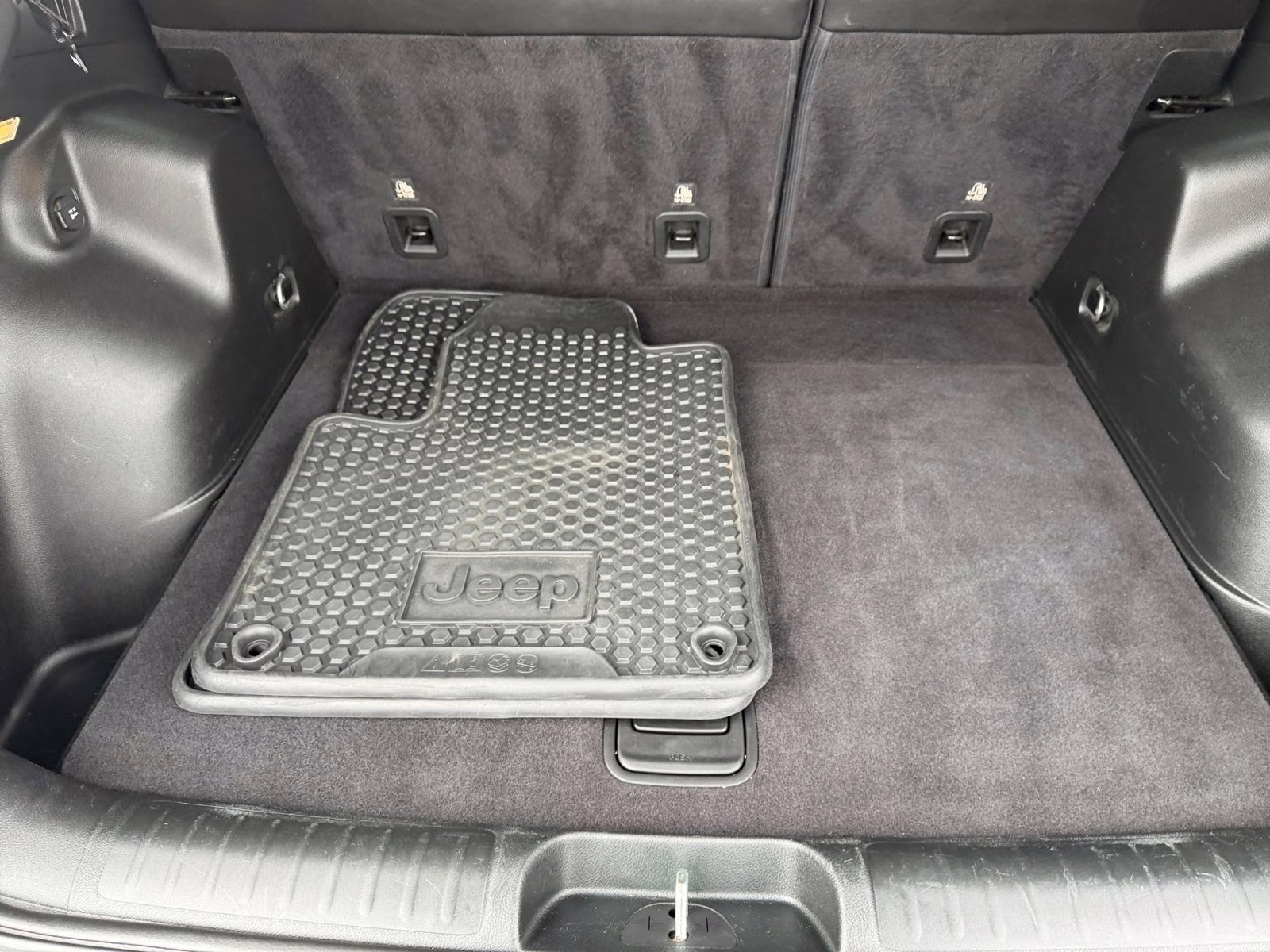 2019 Granite Crystal Metallic Clearcoat Jeep Cherokee Trailhawk 4X4 SUV