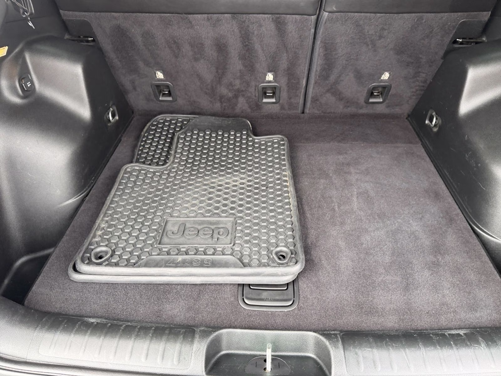 2019 Granite Crystal Metallic Clearcoat Jeep Cherokee Trailhawk 4X4 SUV