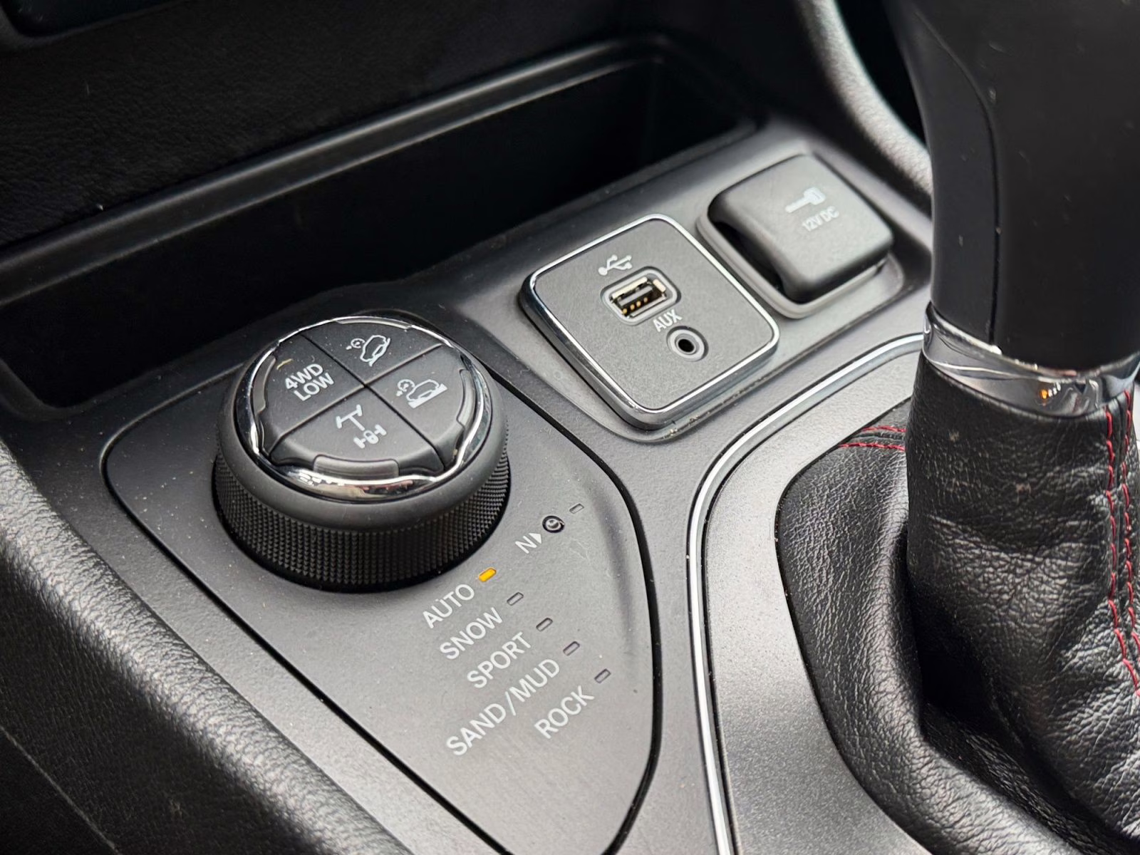 2019 Granite Crystal Metallic Clearcoat Jeep Cherokee Trailhawk 4X4 SUV