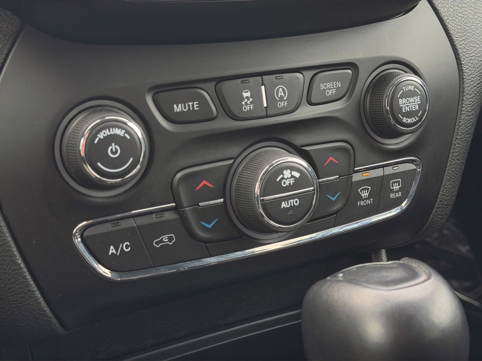 2019 Granite Crystal Metallic Clearcoat Jeep Cherokee Trailhawk 4X4 SUV