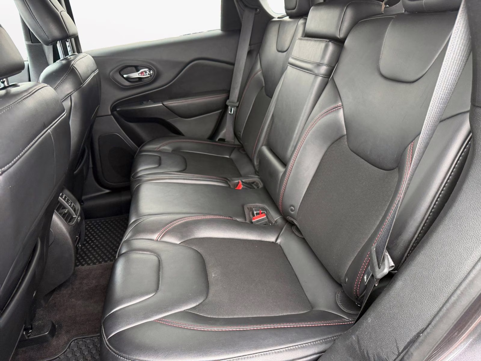 2019 Granite Crystal Metallic Clearcoat Jeep Cherokee Trailhawk 4X4 SUV