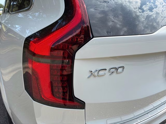 2026 Crystal White Volvo XC90 Plug-In Hybrid T8 Plus 7-Seater AWD SUV