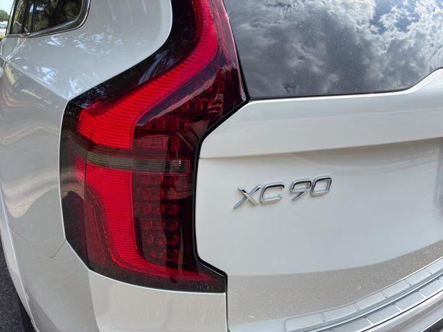 2026 Crystal White Volvo XC90 Plug-In Hybrid T8 Plus 7-Seater AWD SUV