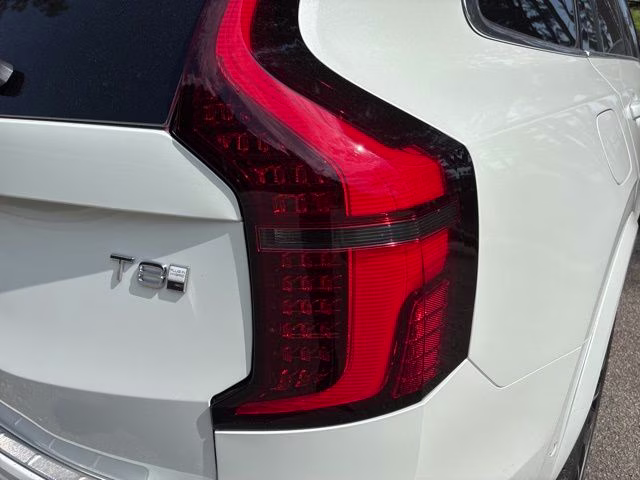 2026 Crystal White Volvo XC90 Plug-In Hybrid T8 Plus 7-Seater AWD SUV