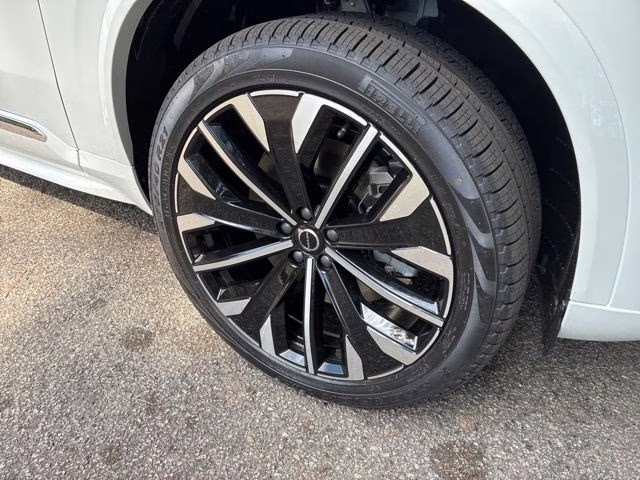 2026 Crystal White Volvo XC90 Plug-In Hybrid T8 Plus 7-Seater AWD SUV