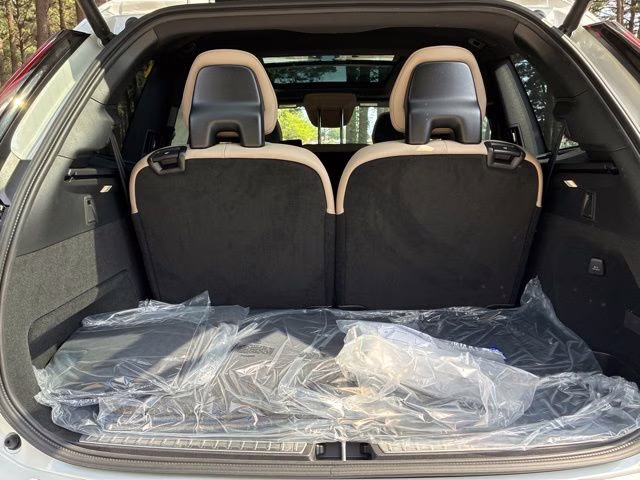 2026 Crystal White Volvo XC90 Plug-In Hybrid T8 Plus 7-Seater AWD SUV