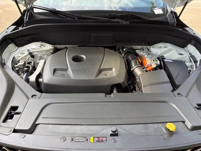 2026 Crystal White Volvo XC90 Plug-In Hybrid T8 Plus 7-Seater AWD SUV