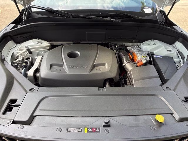 2026 Crystal White Volvo XC90 Plug-In Hybrid T8 Plus 7-Seater AWD SUV