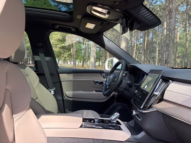 2026 Crystal White Volvo XC90 Plug-In Hybrid T8 Plus 7-Seater AWD SUV