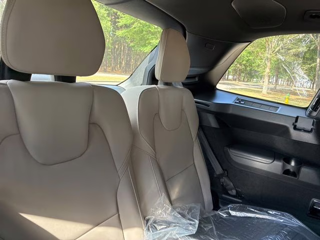 2026 Crystal White Volvo XC90 Plug-In Hybrid T8 Plus 7-Seater AWD SUV