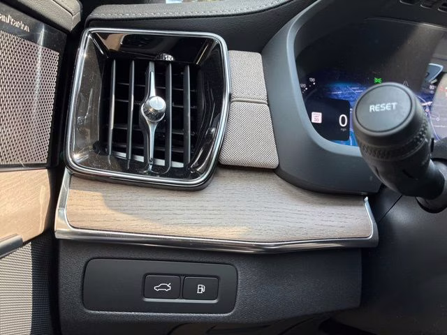 2026 Crystal White Volvo XC90 Plug-In Hybrid T8 Plus 7-Seater AWD SUV