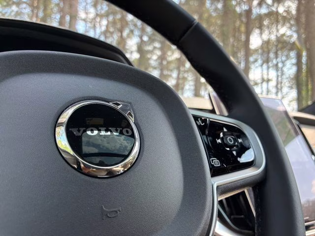 2026 Crystal White Volvo XC90 Plug-In Hybrid T8 Plus 7-Seater AWD SUV