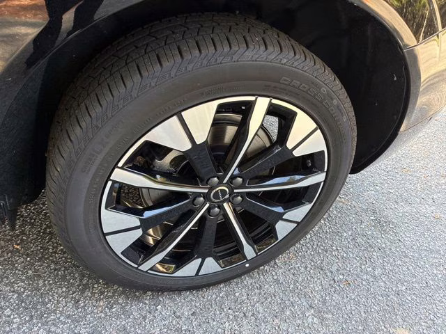 2026 Onyx Black Volvo XC60 Plug-In Hybrid T8 Plus AWD SUV