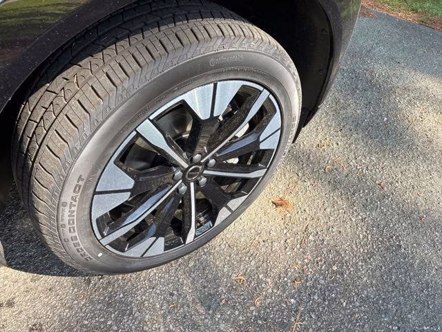 2026 Onyx Black Volvo XC60 Plug-In Hybrid T8 Plus AWD SUV