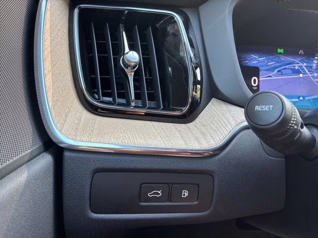 2026 Onyx Black Volvo XC60 Plug-In Hybrid T8 Plus AWD SUV