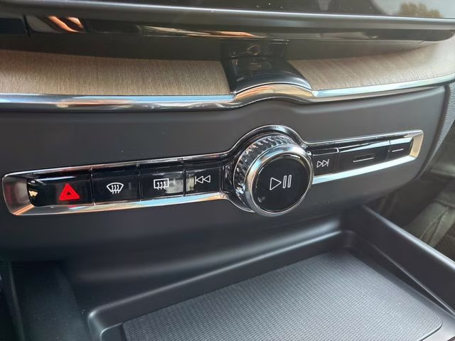 2026 Onyx Black Volvo XC60 Plug-In Hybrid T8 Plus AWD SUV