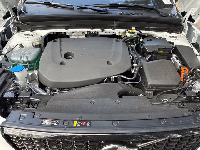 2026 Crystal White Volvo XC40 B5 Plus AWD SUV