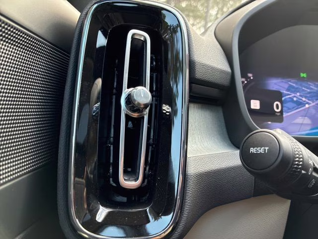 2026 Crystal White Volvo XC40 B5 Plus AWD SUV