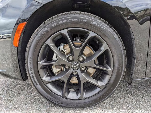 2025 Diamond Black Crystal Pearlcoat Chrysler Pacifica Limited FWD Van