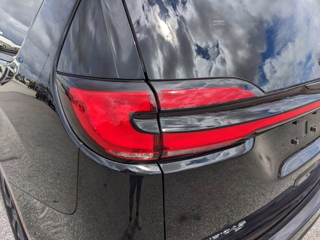 2025 Diamond Black Crystal Pearlcoat Chrysler Pacifica Limited FWD Van