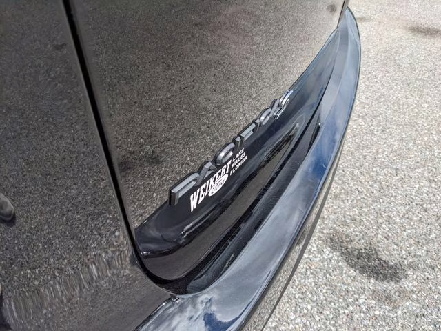 2025 Diamond Black Crystal Pearlcoat Chrysler Pacifica Limited FWD Van