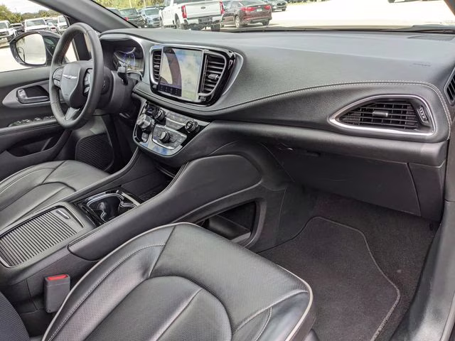 2025 Diamond Black Crystal Pearlcoat Chrysler Pacifica Limited FWD Van