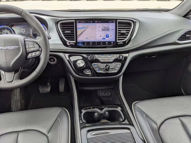 2025 Diamond Black Crystal Pearlcoat Chrysler Pacifica Limited FWD Van