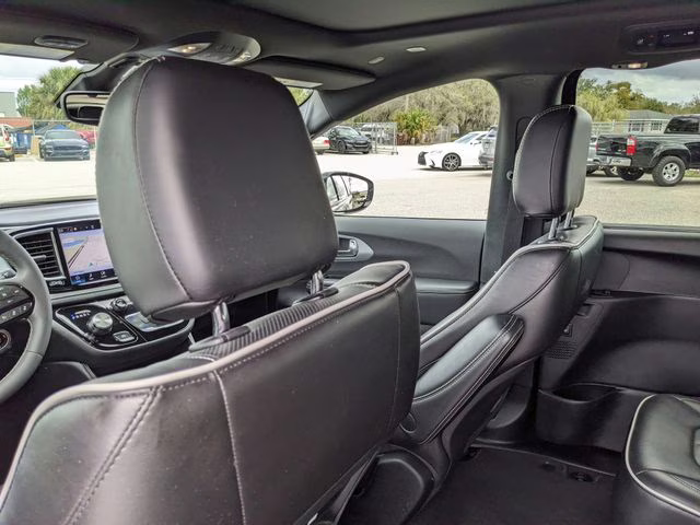 2025 Diamond Black Crystal Pearlcoat Chrysler Pacifica Limited FWD Van