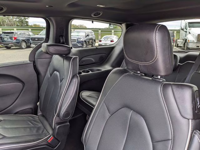 2025 Diamond Black Crystal Pearlcoat Chrysler Pacifica Limited FWD Van