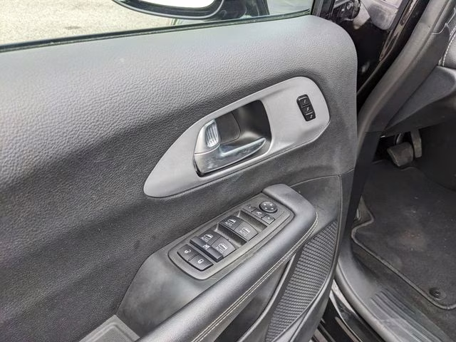 2025 Diamond Black Crystal Pearlcoat Chrysler Pacifica Limited FWD Van