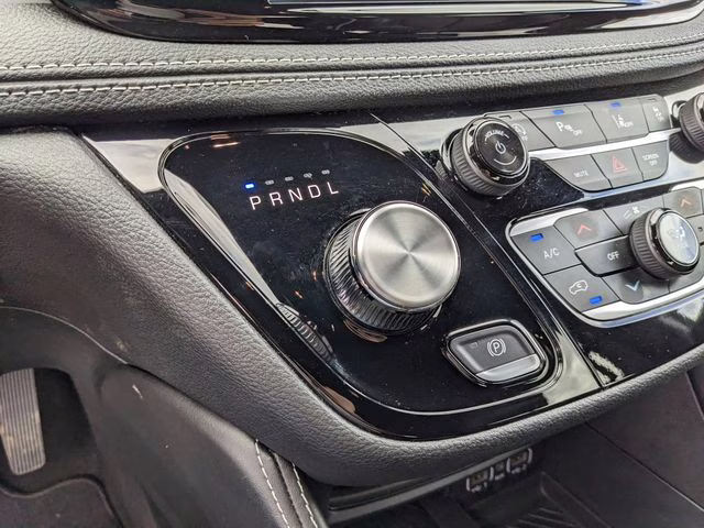 2025 Diamond Black Crystal Pearlcoat Chrysler Pacifica Limited FWD Van