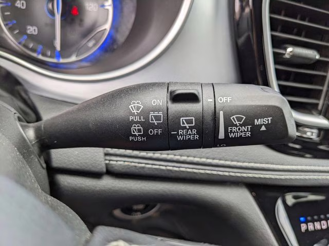 2025 Diamond Black Crystal Pearlcoat Chrysler Pacifica Limited FWD Van