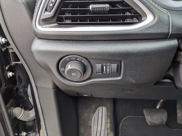 2025 Diamond Black Crystal Pearlcoat Chrysler Pacifica Limited FWD Van