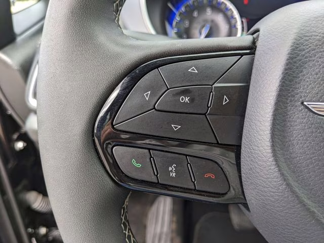 2025 Diamond Black Crystal Pearlcoat Chrysler Pacifica Limited FWD Van