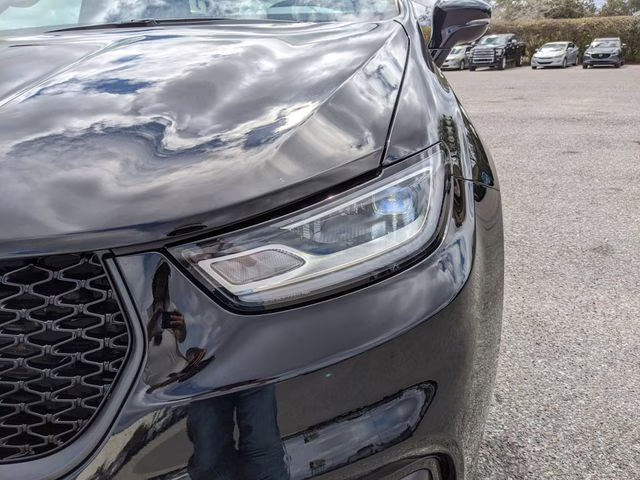 2025 Diamond Black Crystal Pearlcoat Chrysler Pacifica Limited FWD Van