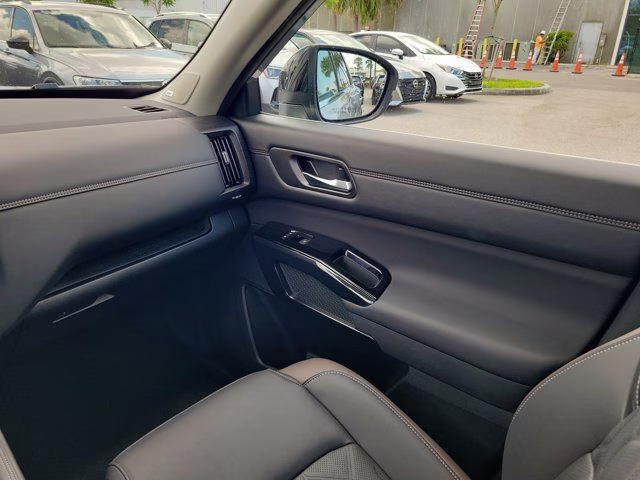 2026 Boulder Gray Pearl Nissan Pathfinder Platinum FWD SUV