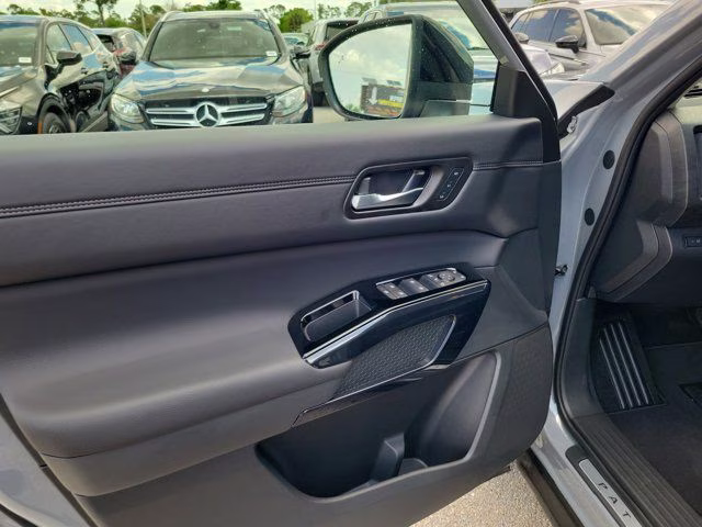 2026 Boulder Gray Pearl Nissan Pathfinder Platinum FWD SUV