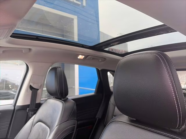 2022 Oxford White Ford Escape Plug-In Hybrid SEL FWD SUV