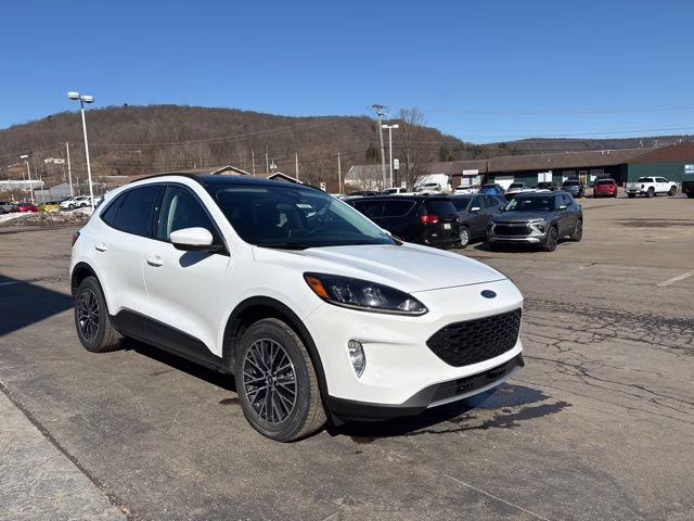 2022 Oxford White Ford Escape Plug-In Hybrid SEL FWD SUV