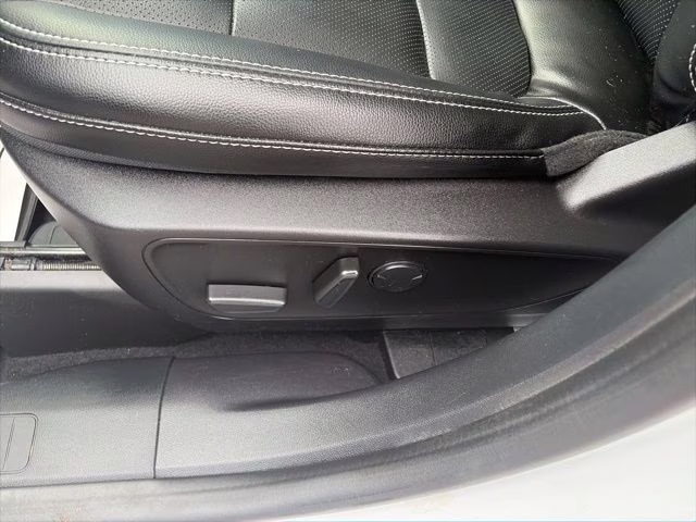 2022 Oxford White Ford Escape Plug-In Hybrid SEL FWD SUV