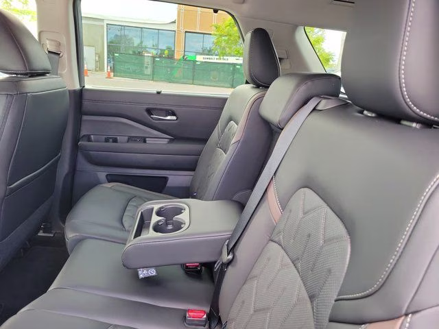 2026 Boulder Gray Pearl Nissan Pathfinder Platinum FWD SUV