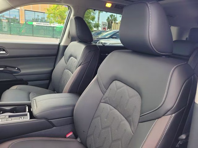 2026 Boulder Gray Pearl Nissan Pathfinder Platinum FWD SUV